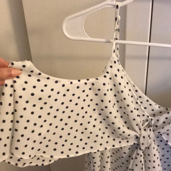 NWT off the shoulder polka dot shirt - Picture 3 of 4